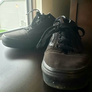 black vans old skool shoes